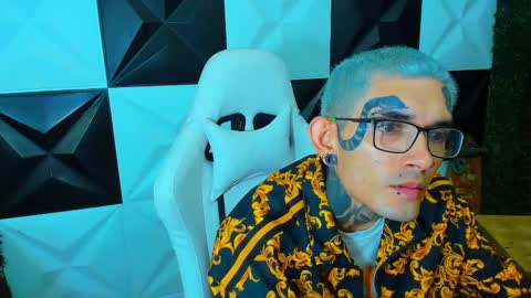 boy_tatto77 online show from 12/20/25, 06:37