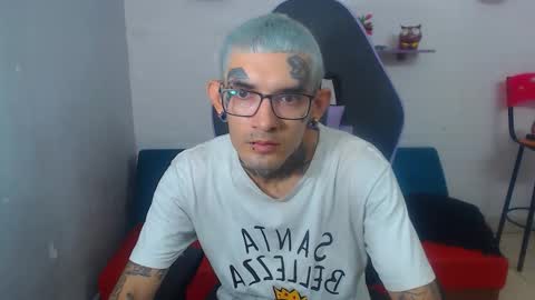 boy_tatto77 online show from 12/21/25, 06:37