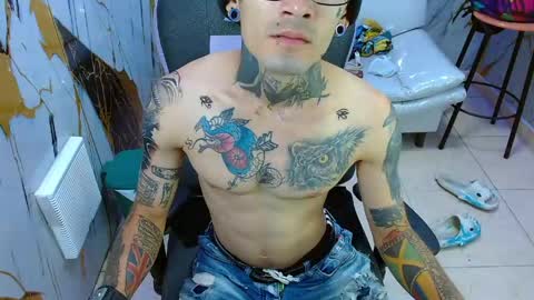 boy_tatto777 online show from 06/05/26, 11:49