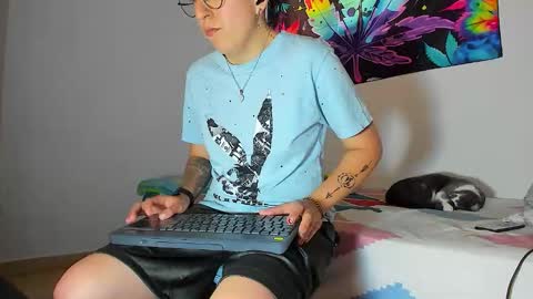 Edward ftm trans queerslave online show from 12/22/25, 03:20
