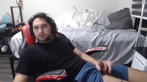 Snapshot of boybigcocks chatting on 11/15/25, 01:14 For business or to fuck me contact me boybigcocks Follow my OF online show from 11/15/25, 01:14