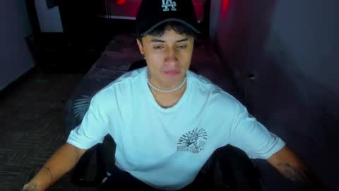 Snapshot of boylatin_777 chatting on 01/09/25, 02:33 miguel  online show from 01/09/25, 02:33