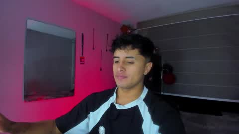 Snapshot of boylatin_777 chatting on 01/13/25, 03:01 miguel  online show from 01/13/25, 03:01