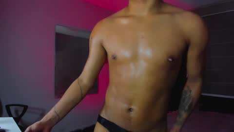 Snapshot of boylatin_777 chatting on 01/15/25, 10:24 miguel  online show from 01/15/25, 10:24