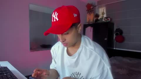 Snapshot of boylatin_777 chatting on 01/16/25, 07:10 miguel  online show from 01/16/25, 07:10