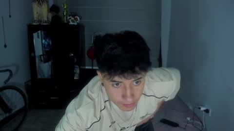 Snapshot of boylatin_777 chatting on 01/21/25, 12:29 miguel  online show from 01/21/25, 12:29