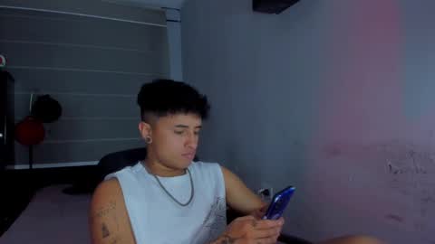 Snapshot of boylatin_777 chatting on 01/22/25, 04:44 miguel  online show from 01/22/25, 04:44