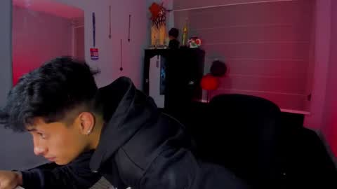 Snapshot of boylatin_777 chatting on 01/28/25, 03:25 miguel  online show from 01/28/25, 03:25