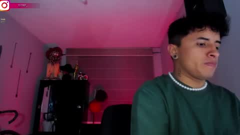 Snapshot of boylatin_777 chatting on 02/01/25, 02:16 miguel  online show from 02/01/25, 02:16