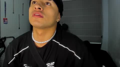 Snapshot of boylatin_777 chatting on 02/02/25, 01:02 miguel  online show from 02/02/25, 01:02