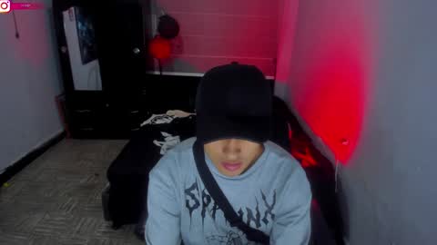 Snapshot of boylatin_777 chatting on 02/04/25, 03:44 miguel  online show from 02/04/25, 03:44