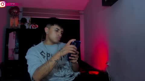 Snapshot of boylatin_777 chatting on 02/11/25, 11:01 miguel  online show from 02/11/25, 11:01