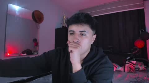 Snapshot of boylatin_777 chatting on 02/26/25, 09:05 miguel  online show from 02/26/25, 09:05