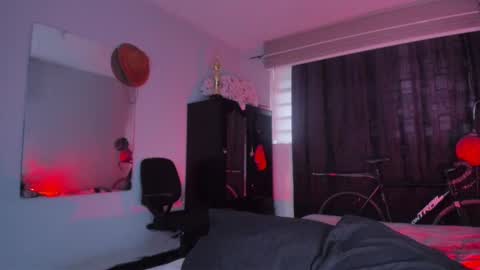 Snapshot of boylatin_777 chatting on 02/27/25, 09:47 miguel  online show from 02/27/25, 09:47