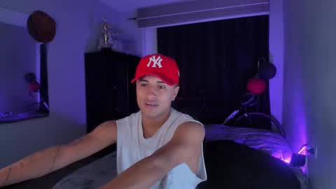 Snapshot of boylatin_777 chatting on 02/28/25, 02:31 miguel  online show from 02/28/25, 02:31