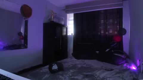 Snapshot of boylatin_777 chatting on 02/28/25, 08:28 miguel  online show from 02/28/25, 08:28