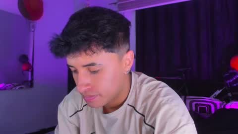 Snapshot of boylatin_777 chatting on 02/28/25, 11:34 miguel  online show from 02/28/25, 11:34