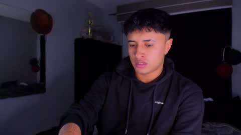 Snapshot of boylatin_777 chatting on 03/05/25, 05:40 miguel  online show from 03/05/25, 05:40