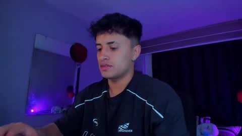 Snapshot of boylatin_777 chatting on 03/07/25, 08:23 miguel  online show from 03/07/25, 08:23