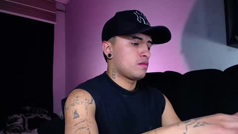 Snapshot of boylatin_777 chatting on 10/08/25, 04:10 miguel  online show from 10/08/25, 04:10