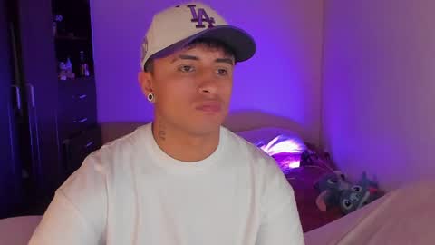Snapshot of boylatin_777 chatting on 04/23/26, 04:42 miguel online show from 04/23/26, 04:42