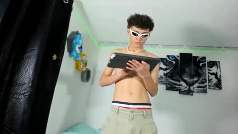 Snapshot of boys4hot_777 chatting on 03/08/25, 03:13 boys4hot_777 online show from 03/08/25, 03:13