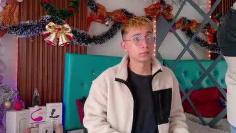 Axel  Chris online show from 12/03/25, 01:09