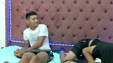 ALEX - TAYLER  -MIKE online show from 02/06/25, 01:54