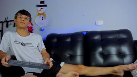 Snapshot of boysweet_boys chatting on 12/07/24, 08:27 Paul and Max online show from 12/07/24, 08:27