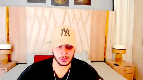 Snapshot of boyxxsexx69 chatting on 11/04/25, 02:54 Mateo online show from 11/04/25, 02:54