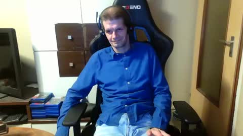 Snapshot of bponie1 chatting on 12/14/24, 02:12 bponie1 online show from 12/14/24, 02:12