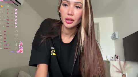 Snapshot of brabuss_ chatting on 02/27/25, 09:22 Lana online show from 02/27/25, 09:22