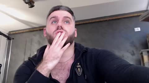 Snapshot of brad_pittfall chatting on 02/12/25, 11:18 ask me online show from 02/12/25, 11:18