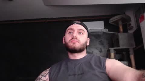 Snapshot of brad_pittfall chatting on 10/11/25, 08:18 ask me online show from 10/11/25, 08:18