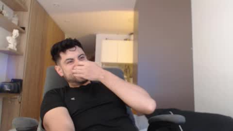 Snapshot of bradley_muscle chatting on 10/24/25, 06:37 Bradley online show from 10/24/25, 06:37