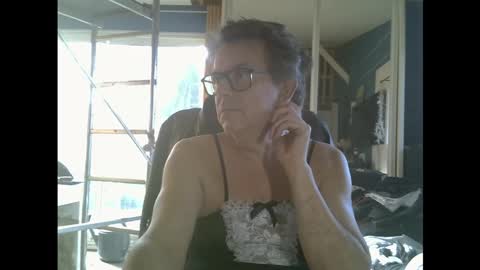 Snapshot of bradysboy chatting on 11/17/25, 09:37 bradysboy online show from 11/17/25, 09:37