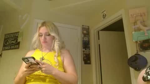 Snapshot of braindeadbetty chatting on 04/23/26, 01:51 i am a naughty jedi knight online show from 04/23/26, 01:51