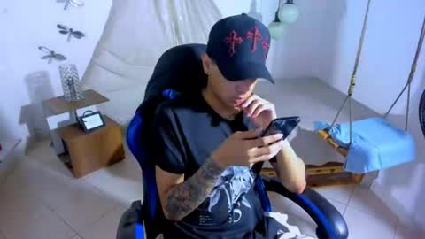 Snapshot of brand_hades chatting on 06/26/26, 02:05 B R A N D online show from 06/26/26, 02:05