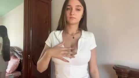 Snapshot of brandeeherout chatting on 06/11/26, 06:11 Lilly online show from 06/11/26, 06:11
