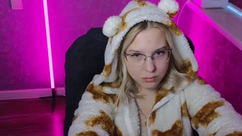 Belle  online show from 01/04/25, 06:19