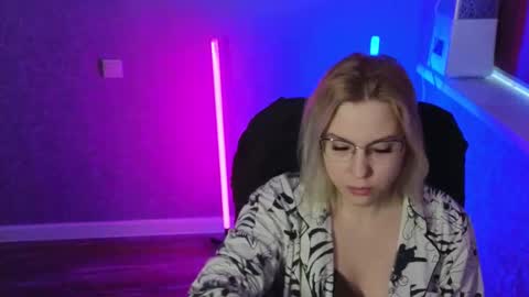 Belle  online show from 02/12/25, 02:56