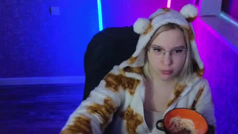 Belle  online show from 02/17/25, 02:20