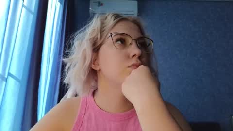 Belle  online show from 09/19/25, 05:42