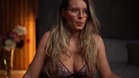 Alex online show from 10/28/25, 05:11