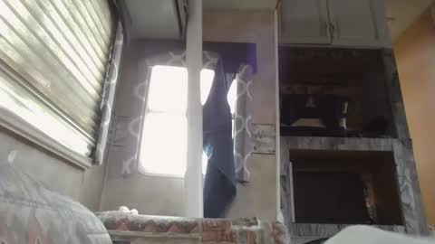 Bay online show from 02/14/25, 07:23