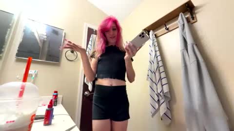 Snapshot of bray19509 chatting on 12/19/25, 05:53 bray19509 online show from 12/19/25, 05:53