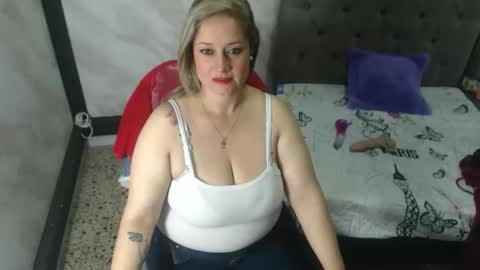 Snapshot of brenda_bigtitis chatting on 10/15/25, 12:33 brenda_bigtitis online show from 10/15/25, 12:33