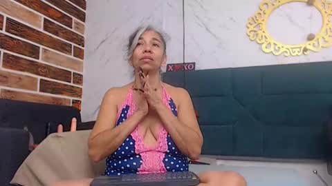 BRENDA VELASQUEZ online show from 11/30/25, 01:37