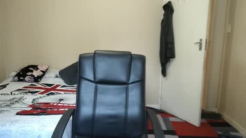 ask me lol online show from 10/14/25, 04:35