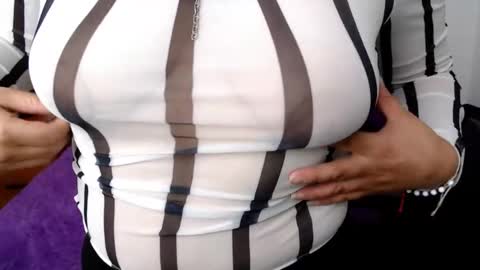 brendasantos_77 online show from 10/29/25, 01:46